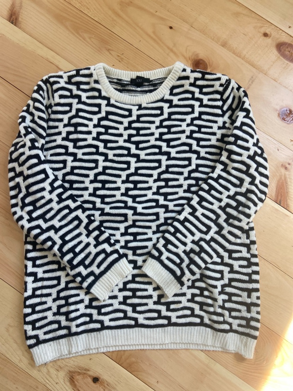 Forever 21 Black and White Geometric Knit Crewneck Sweater